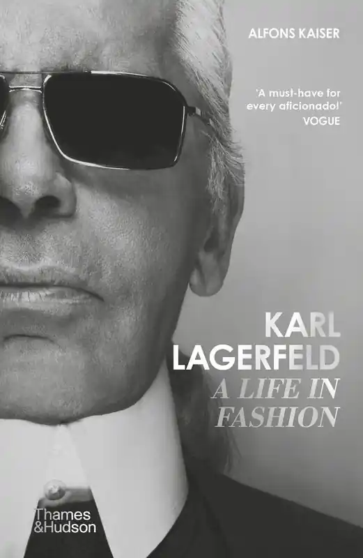 Bezpieczne zakupy Karl Lagerfeld. A life in fashion wer. angielska